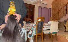 Eu fodi minha meia-irmã na cozinha e lambi sua buceta gata
