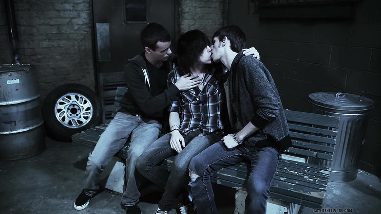 Twinklight: Vyděšený chlapec je obklopen