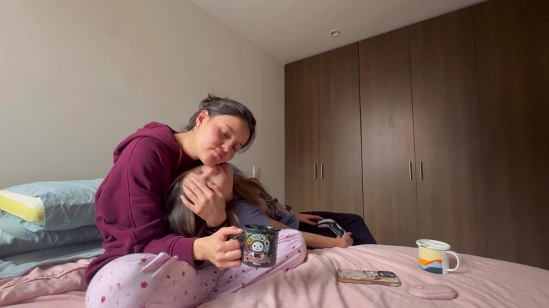 scarlettandc: I Eat My Roommate's Cone While She Plays Video Games