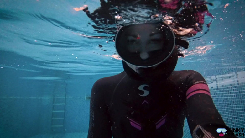 UKCuteGirl Lucy Lauren: Underwater Giantess Hunts &amp; Claims Her Tiny Prey