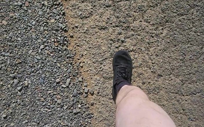 Djk31314: Procházky venku pouze s ponožkami a botami