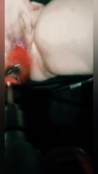 Розбещена товстушка знищена ділдо-машиною