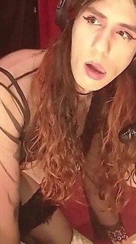 Vampy îți ia pula înainte de a-și trage încărcătura de spermă
