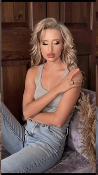 Zeița Findom Goaldigger