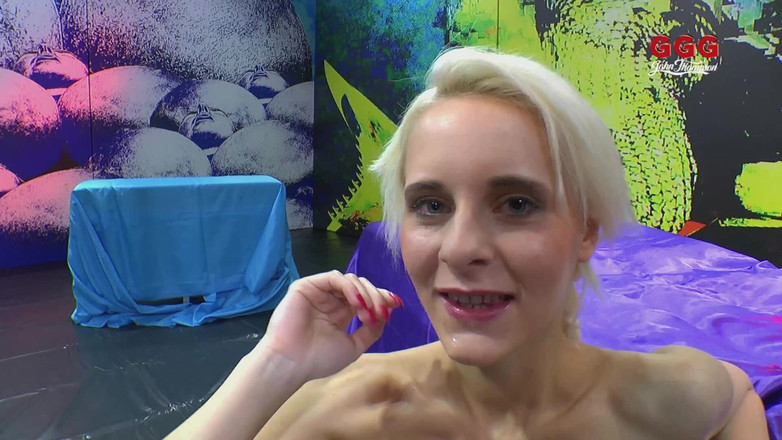 German Hardcore Gangbang GGG: 인종 간 갱뱅과 부카케에 들어가는 겸둥이 금발