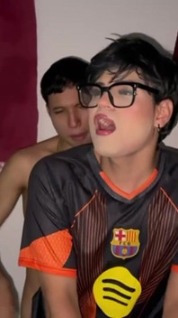 Ken Sissy Femboy Invito a Su Amigo Chillerete a Su Casa Y Termino Follandoselo
