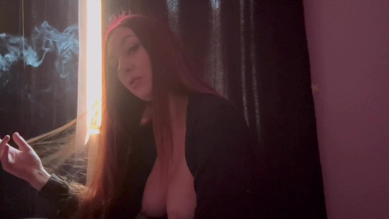 Artemisia Love: Italiana tesuda milf Artemisia Love fetiche por fumar cigarro quente...