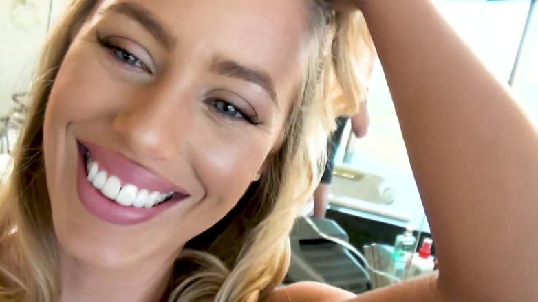Hefburg: Model seks amatur remaja blonde yang comel