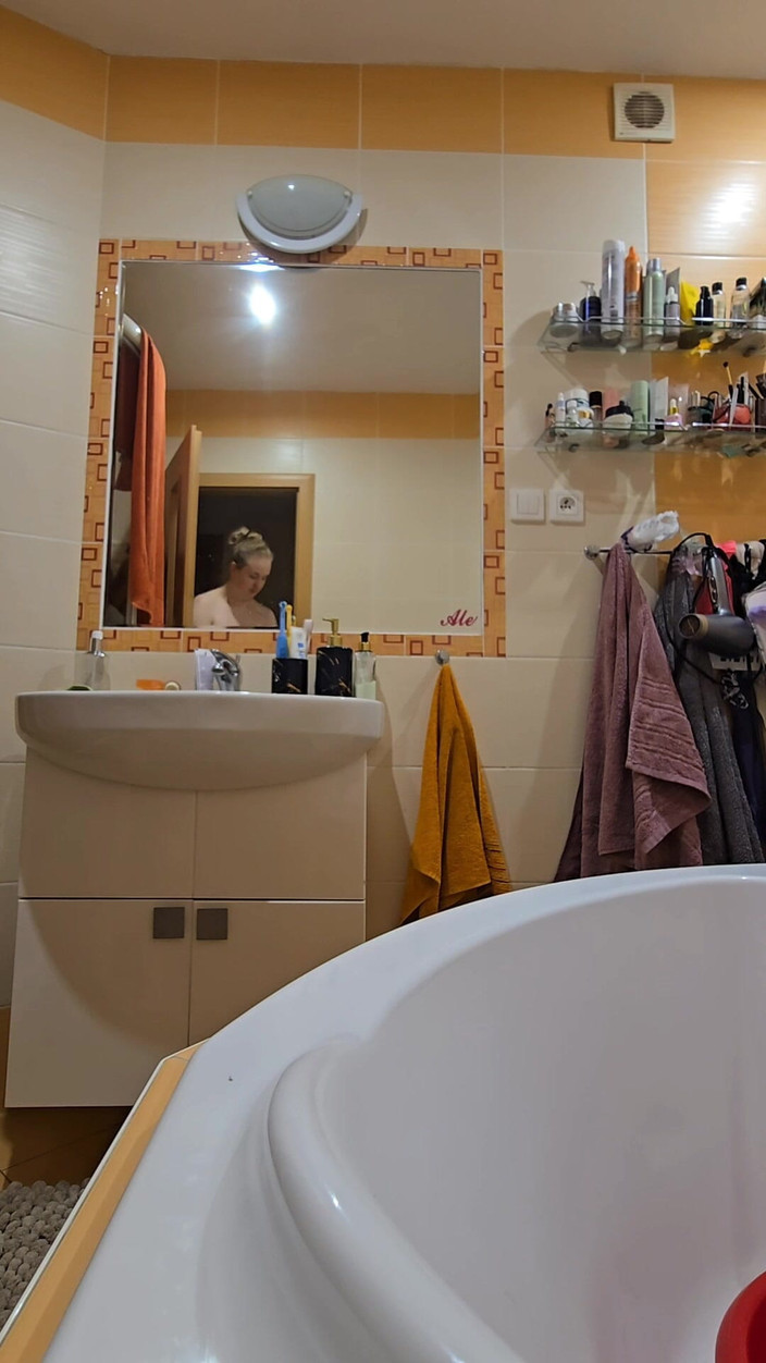 HNC Productions: Une Jolie Femme BBW Avec De Gros Seins Naturels Doux...