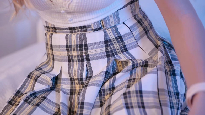 Stella Cardo: Melancap dalam seluar dalam