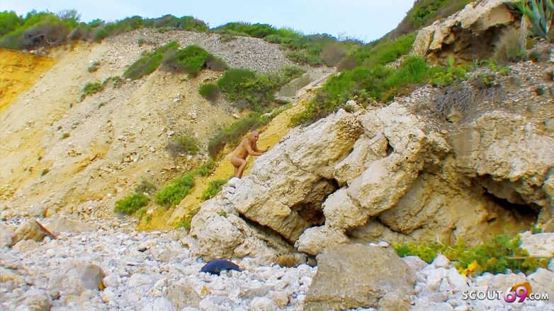 Full porn collection: Blond nastolatka Angell zostaje zerżnięta w dupę przez nieznajomego na...