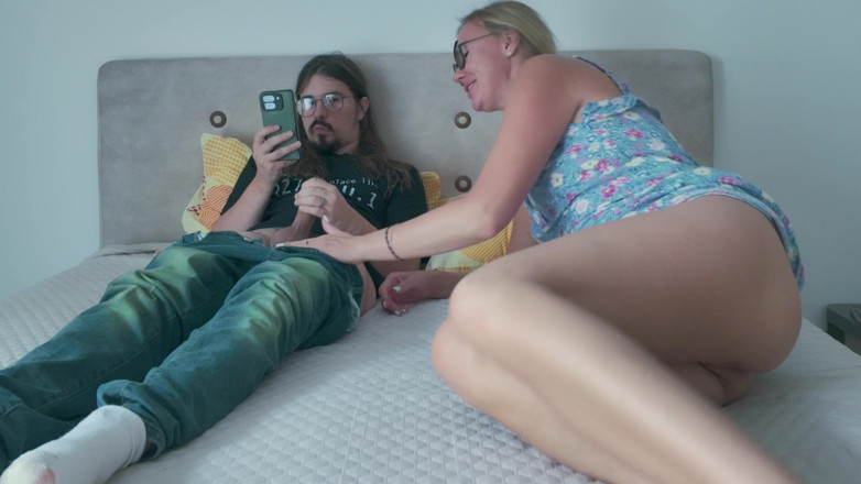Michele Nolimi: Quick Sex Stepmother and Her Stepson Who Share a Bed