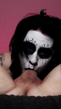 Black metal goth fa gola profonda così bene che le arrivano due gola