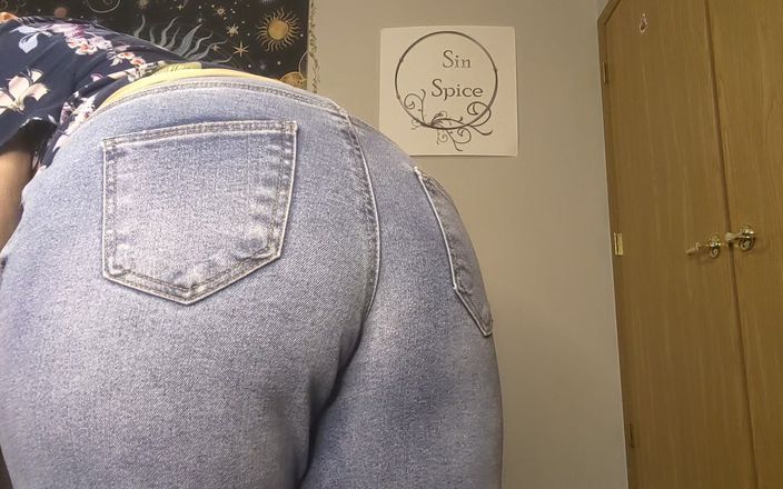 Sin Spice by Sophia Sinclair and Jasper Spice: Jediná věc, která se ti líbí víc než můj zadek,...