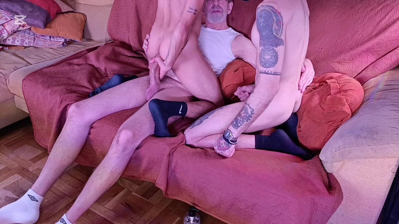 Mr. Pentacle: 할아버지와 함께 있는 두 명의 트윙크