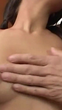 Michael Stefano byl jediný chlap, který se objevil na této dívčí párty s velkými prsy