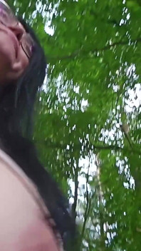 Rebotando y cayendo tetas en cámara lenta