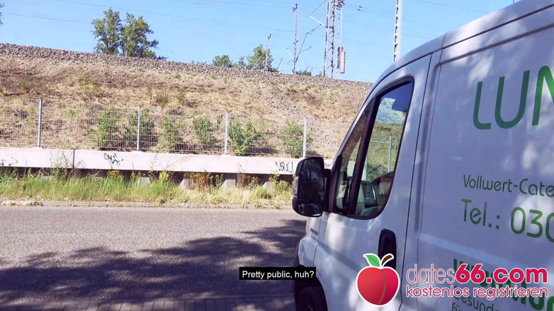 Dates66: La troia tedesca FitXXXSandy viene rimorchiata presso il ferramenta e...
