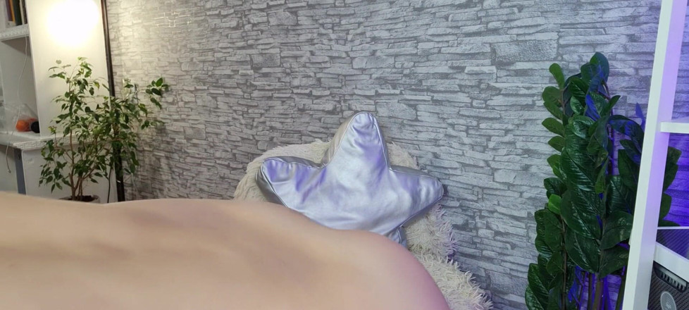 Adele Amber: 흑인 스타킹을 입은 핑거링...