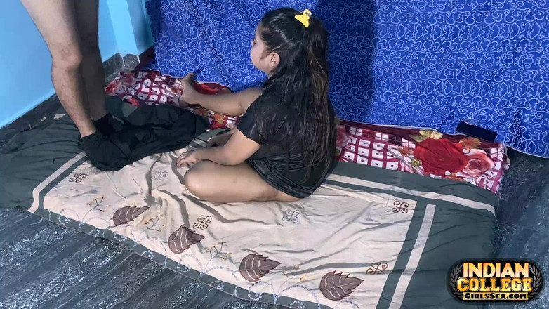 Hindi-Sex: Indická tetička kouří kundičku prstem ošukaná a zezadu anální sex