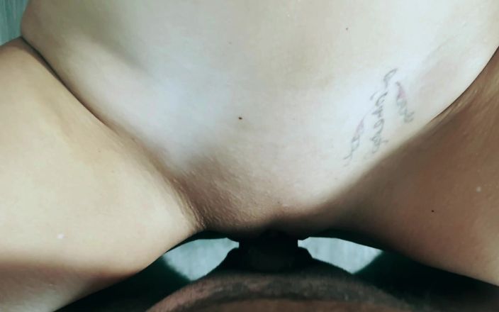 Lucky Buns: La coloc n’a pas fini, mais le ceinture a tout...