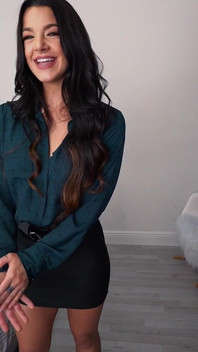 Evelin Stone Flirty Agent imobiliar Unbuttons Bluuse &oferă muie facială la Seal House afacere cu tată singur