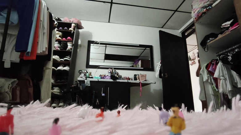 Isabel: Tiny Men Under on Giant All Day