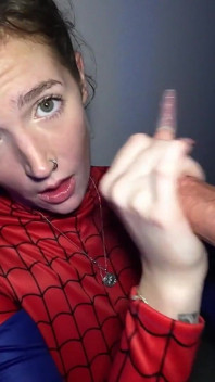 Spiderwomen pelacur cosplay terganggu