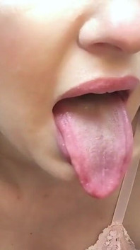 Lingua E Yawn Teaser