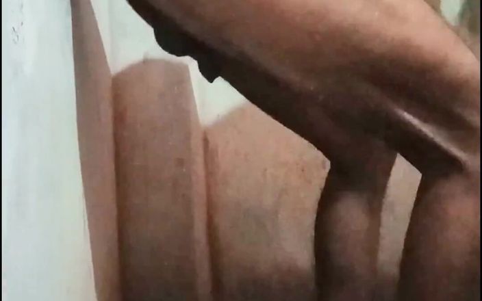 Kamu: Seks anal di kamar bhat