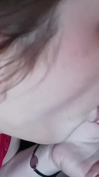 Vera milf amatoriale fatta in casa che succhia un grosso cazzo e si fa sborrare in bocca