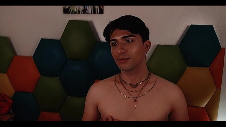 Diego_latinboy: I Like to Undress Very Sensually on Camera for Stepdaddy