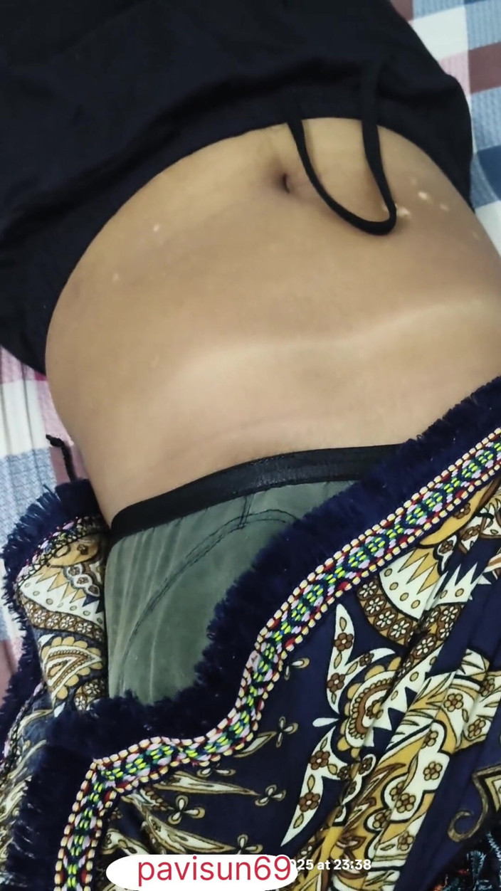 Pavi sun: Une bhabhi indienne à la chatte poilue