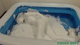 若いアジアの十代は、ボディペイントとマスターベーションの準備ができています