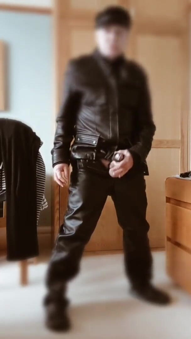 Bellhead: Leather jerk