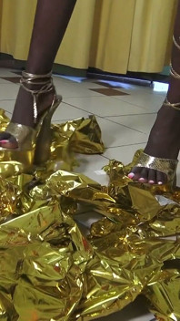Belon eboni tumit menghancurkan!