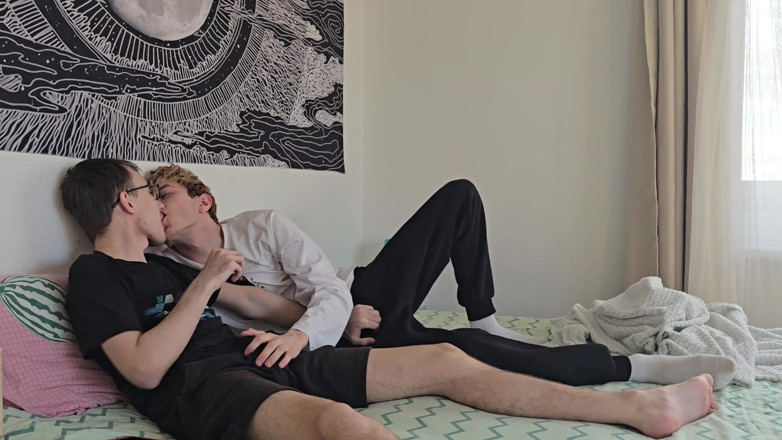Ethan Lestray: เชิญเพื่อนมาเยี่ยม เย็ดเขาในปากและมา