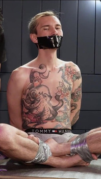 Wiązanie taśmy Nicky w Obracanie stołu Sony