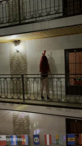 SweetButtocks: Taniec nago w hotelu