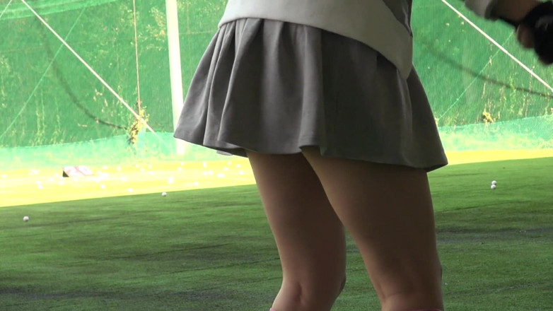 Asian Slit Sluts: Słodka japońska dziwka dostaje kremowy ładunek od swojego instruktora golfa