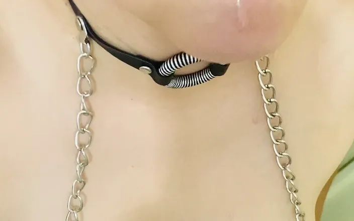 Preciusrouss49: Preciusrouss49 gives a blowjob to the vibrator