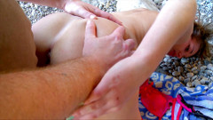 CBD Media: Sugardaddy americano folla el pequeño coño apretado de una joven...