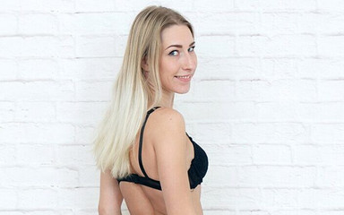FeelMeVR: Jane bond 真正的素人女孩展示她漂亮的身体