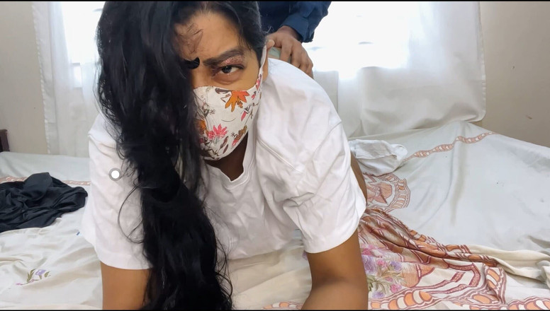 Banglasexycouple: ホットなインド人教師がプライベートクラスで若い生徒を誘惑する