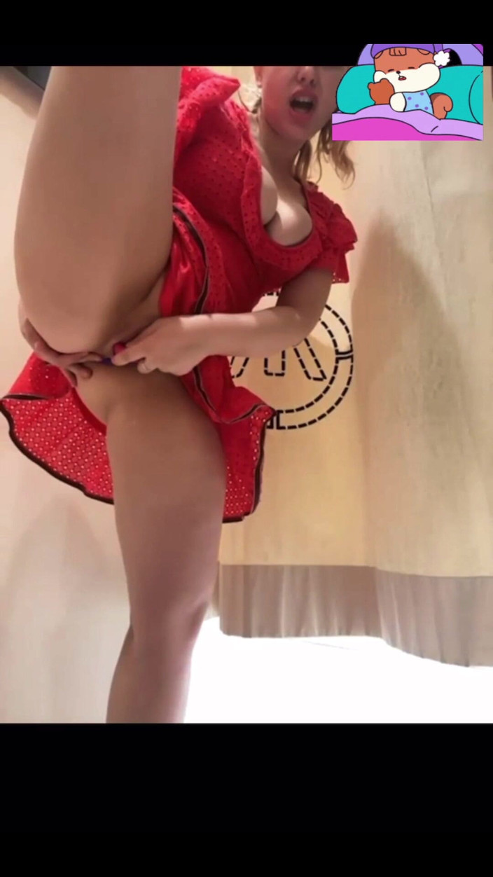 JuiceLussie: Ricky làm tình trong phòng thử đồ