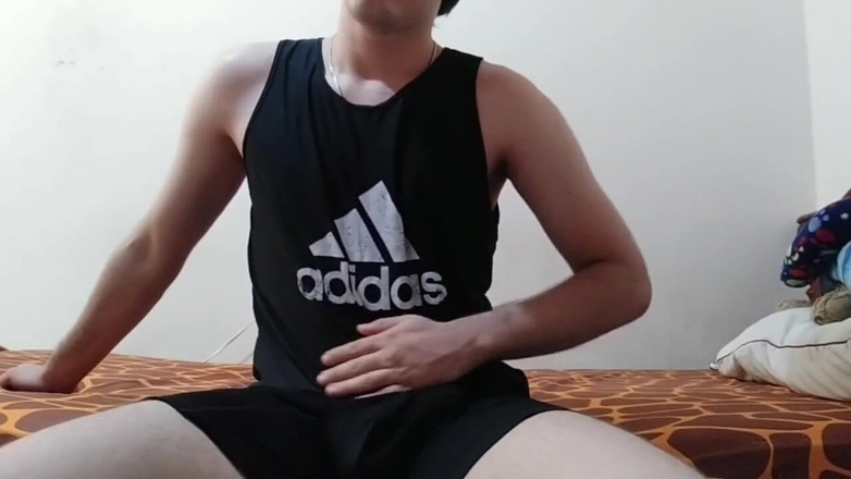 Leo J: Il ragazzo latino atletico si masturba fino a quando non...