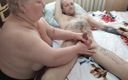 Sweet July: Une belle-mère fait un massage à l’huile du pénis et des...