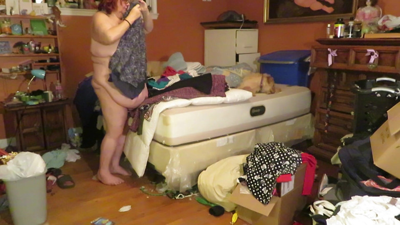 BBW nurse Vicki adventures with friends: Folding my laundry in the nude
