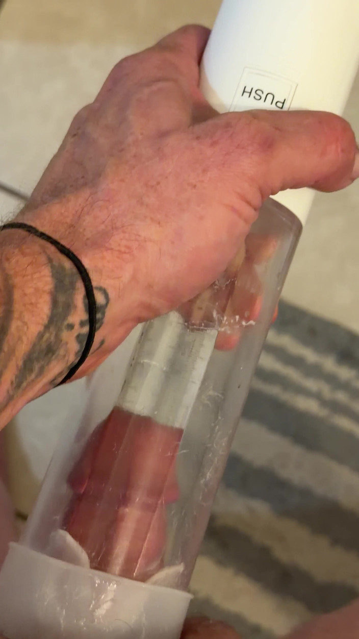 Cox Cummin: Pumpar upp penis