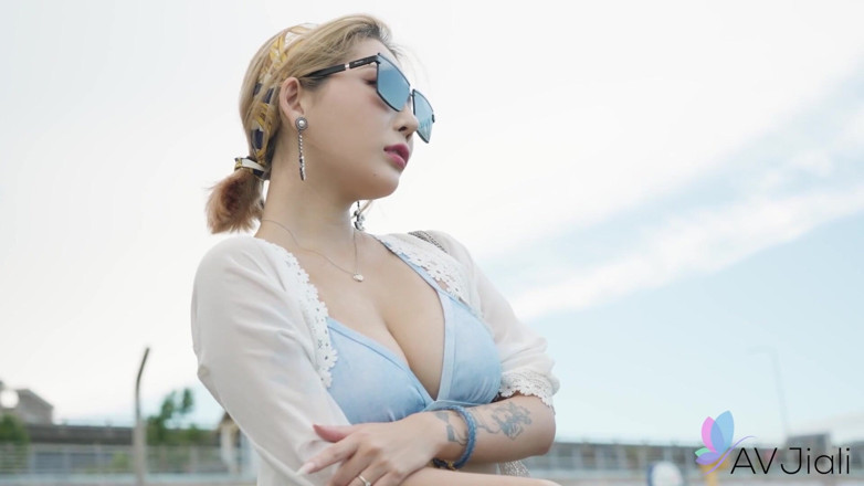 AV Jiali: Stacy e i suoi amici trascorrono una giornata in barca...